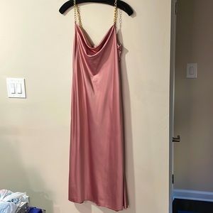 Beautiful silk dress midi. Unfortunately doesn’t fit me any more.